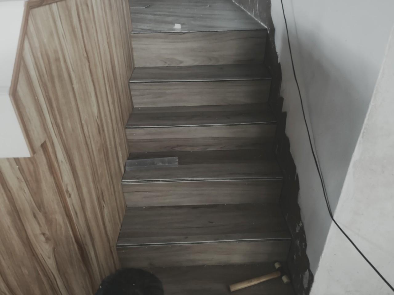 維斯塔清新白橡木地板 樓梯實景